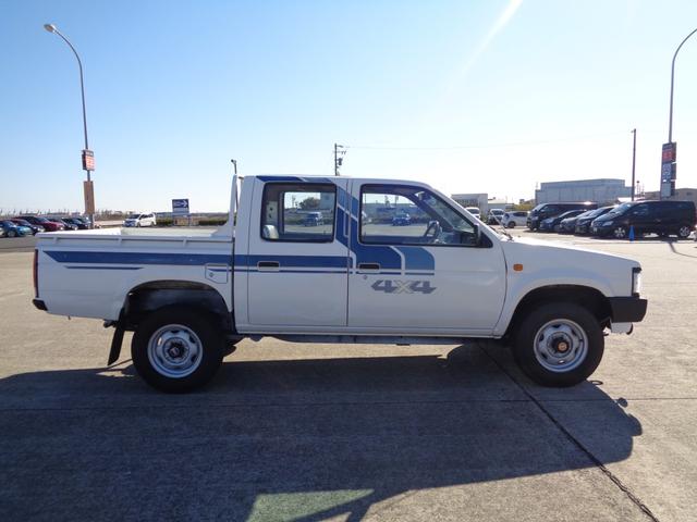 ダットサンピックアップ 　ＮＯＸ、ＰＭ適合　日本全地域登録可能　５Ｍ／Ｔパートタイム４ＷＤ（7枚目）