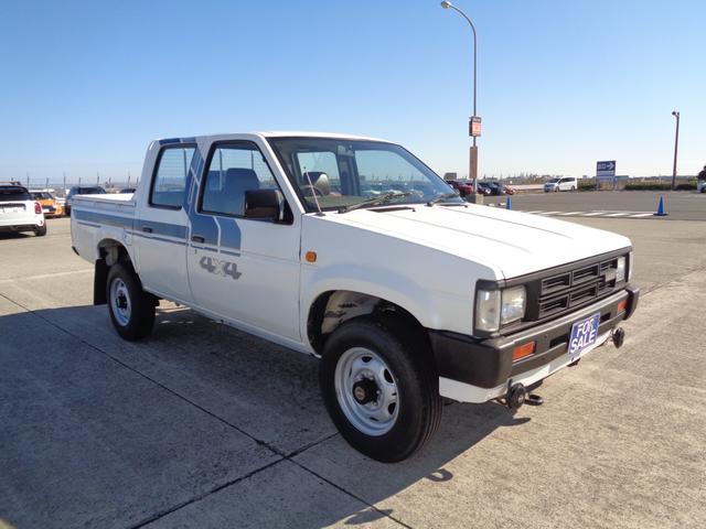 ダットサンピックアップ 　ＮＯＸ、ＰＭ適合　日本全地域登録可能　５Ｍ／Ｔパートタイム４ＷＤ（8枚目）