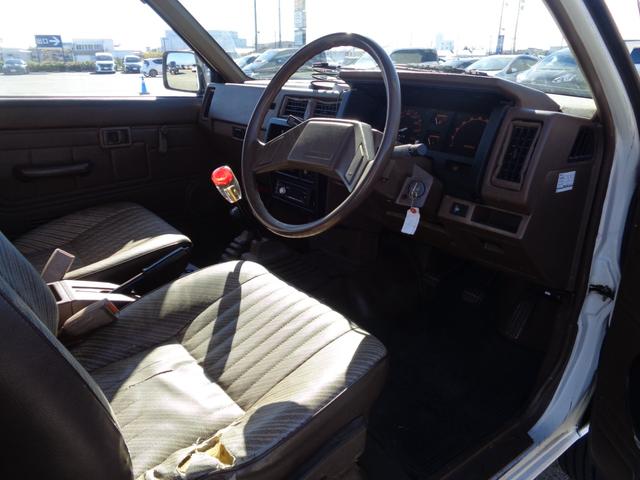 ダットサンピックアップ 　ＮＯＸ、ＰＭ適合　日本全地域登録可能　５Ｍ／Ｔパートタイム４ＷＤ（10枚目）