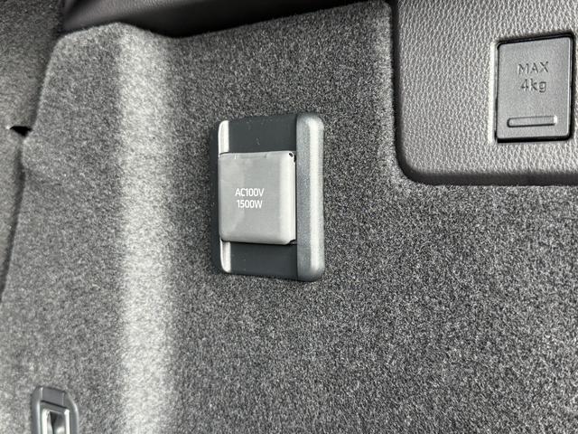 クラウンスポーツ Ｚ　パノラマルーフ　パノラミックビューモニター　ブラウンレザーシート　デジタルインナーミラー　ＥＴＣ２．０　２１インチアルミ　パワーシート　電動リアゲート　置くだけ充電　シートヒーター　シートクーラー（34枚目）