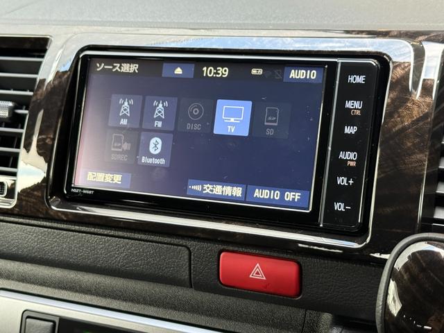 ハイエースバン スーパーＧＬ　ダークプライムＩＩ　純正７インチナビ　デジタルミラー　両側パワースライドドア　パノラミックビュー　ＥＴＣ　バイザー　純正１５ＡＷ　ステアリングスイッチ　プッシュスタート　ＡＣ１００Ｖ　オートハイビーム　　電動格納ミラー（6枚目）