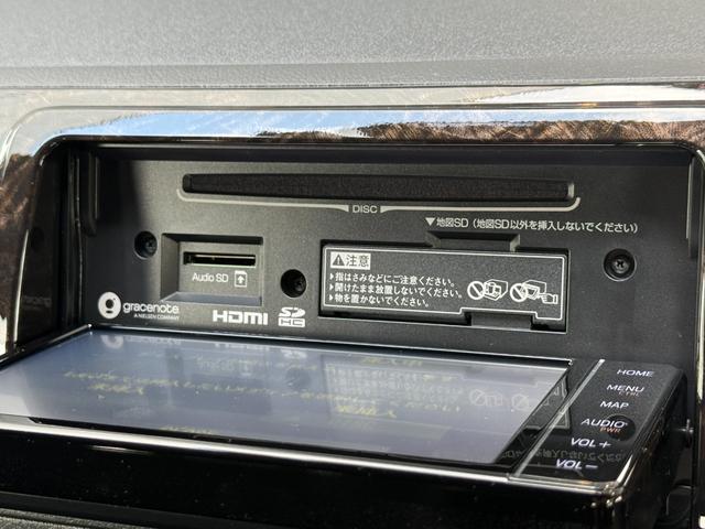 ハイエースバン スーパーＧＬ　ダークプライムＩＩ　純正７インチナビ　デジタルミラー　両側パワースライドドア　パノラミックビュー　ＥＴＣ　バイザー　純正１５ＡＷ　ステアリングスイッチ　プッシュスタート　ＡＣ１００Ｖ　オートハイビーム　　電動格納ミラー（7枚目）