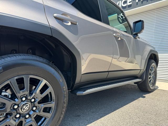 ランドクルーザー250 VX サンルーフ パノラミックビューモニター デジタルインナーミラー ブラインドスポットモニター 純正18インチアルミホイール 電動リアゲート おアワーバックドア ルーフレール トヨタチームメイト(26枚目)