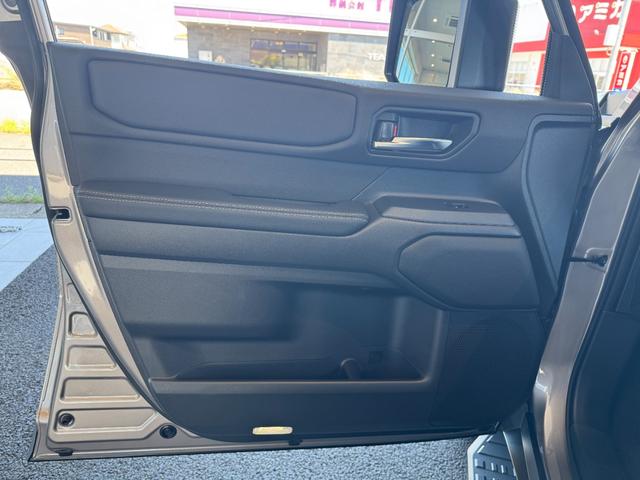 ランドクルーザー250 VX サンルーフ パノラミックビューモニター デジタルインナーミラー ブラインドスポットモニター 純正18インチアルミホイール 電動リアゲート おアワーバックドア ルーフレール トヨタチームメイト(50枚目)