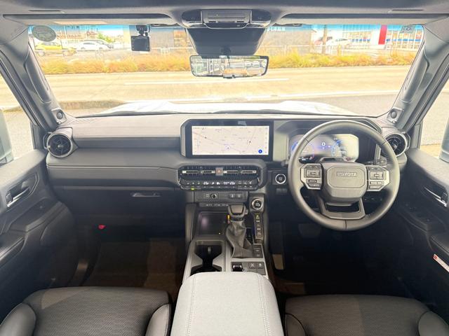 ランドクルーザー250 VX サンルーフ チームメイト 12.3インチJBLサウンドナビ 丸目ヘッドライト パノラミックビュー デジタルインナーミラー ブラインドスポットモニター ルーフレール シートヒーター シートクーラー(50枚目)