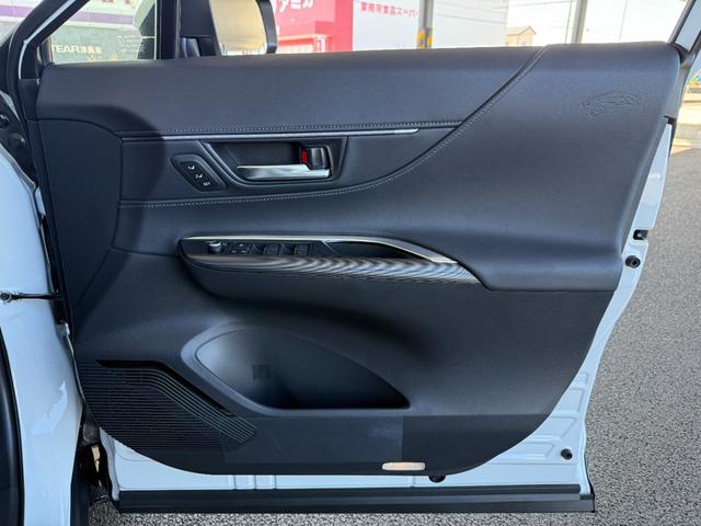 ハリアーハイブリッド Ｚ　レザーパッケージ・ナイトシェード　パノラマルーフ　ＡＣ１００Ｖ　本革　１２．３ＪＢＬサウンドナビ　パノラミックビュー　デジタルミラー　ブラインドスポット　シートヒーターシートクーラー　パワーシート　ステアリングヒーター　ＥＴＣ２．０（40枚目）
