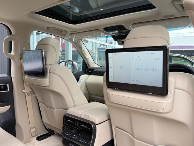 【フリップダウンモニター】フリップモニターを装備しております!後席の過ごしやすさがかなり変わる装備となります。ドライブでも飽きずに楽しめること間違いなしです☆