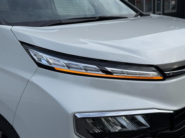 ヴォクシー ハイブリッドS-Z 10.5インチDA 13.2フリップダウンモニター 快適利便PKG 3眼LEDヘッドライト チームメイト デジタルミラー パノラミックビュー オットマン シートヒーター ドラレコ 純正17AW(20枚目)