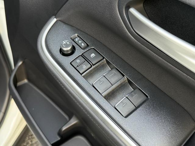 ヴォクシー ハイブリッドS-Z 10.5インチDA 13.2フリップダウンモニター 快適利便PKG 3眼LEDヘッドライト チームメイト デジタルミラー パノラミックビュー オットマン シートヒーター ドラレコ 純正17AW(36枚目)