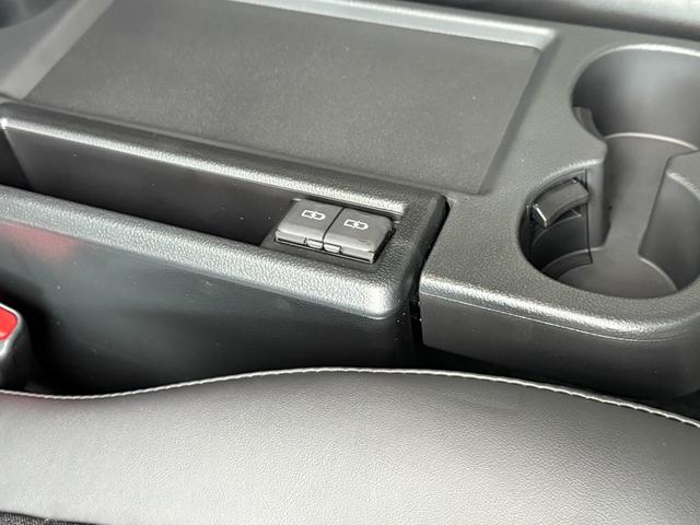 ヴォクシー ハイブリッドS-Z 10.5インチDA 13.2フリップダウンモニター 快適利便PKG 3眼LEDヘッドライト チームメイト デジタルミラー パノラミックビュー オットマン シートヒーター ドラレコ 純正17AW(46枚目)