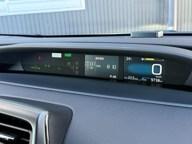 プリウス Ａツーリングセレクション・ブラックエディション　８インチディスプレイオーディオ　モデリスタエアロ　デジタルミラー　ＴＶ視聴　パノラミックビューモニター　シートヒーター　ＡＣ１００Ｖ　純正１７インチアルミホイール　レーダー　ＥＴＣ２．０　ドラレコ前後（5枚目）