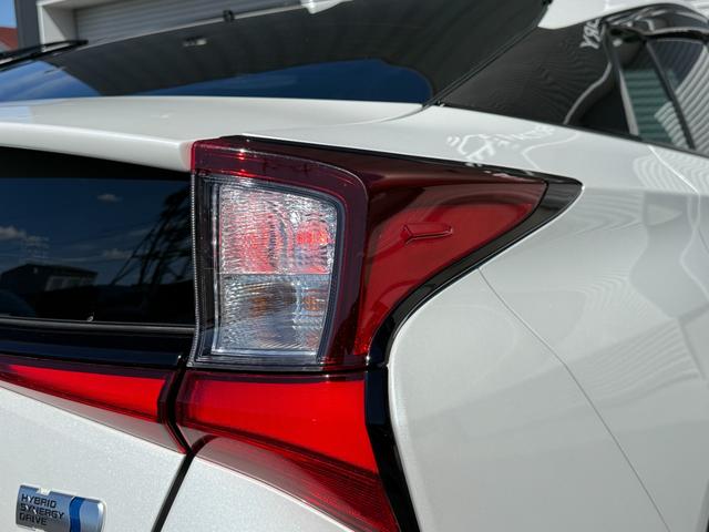 プリウス Ａツーリングセレクション・ブラックエディション　８インチディスプレイオーディオ　モデリスタエアロ　デジタルミラー　ＴＶ視聴　パノラミックビューモニター　シートヒーター　ＡＣ１００Ｖ　純正１７インチアルミホイール　レーダー　ＥＴＣ２．０　ドラレコ前後（7枚目）