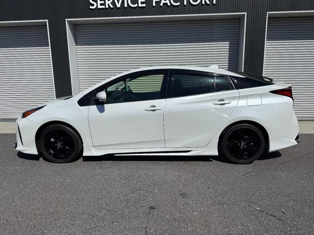 プリウス Ａツーリングセレクション・ブラックエディション　８インチディスプレイオーディオ　モデリスタエアロ　デジタルミラー　ＴＶ視聴　パノラミックビューモニター　シートヒーター　ＡＣ１００Ｖ　純正１７インチアルミホイール　レーダー　ＥＴＣ２．０　ドラレコ前後（11枚目）