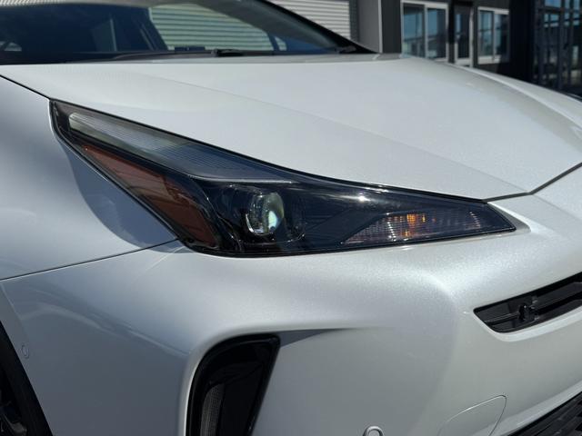 プリウス Ａツーリングセレクション・ブラックエディション　８インチディスプレイオーディオ　モデリスタエアロ　デジタルミラー　ＴＶ視聴　パノラミックビューモニター　シートヒーター　ＡＣ１００Ｖ　純正１７インチアルミホイール　レーダー　ＥＴＣ２．０　ドラレコ前後（20枚目）