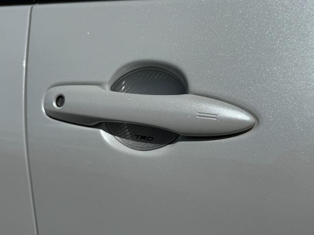 プリウス Ａツーリングセレクション・ブラックエディション　８インチディスプレイオーディオ　モデリスタエアロ　デジタルミラー　ＴＶ視聴　パノラミックビューモニター　シートヒーター　ＡＣ１００Ｖ　純正１７インチアルミホイール　レーダー　ＥＴＣ２．０　ドラレコ前後（26枚目）