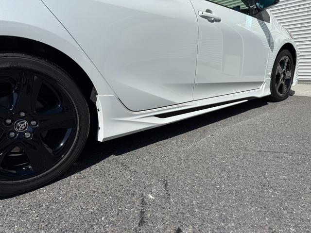 プリウス Ａツーリングセレクション・ブラックエディション　８インチディスプレイオーディオ　モデリスタエアロ　デジタルミラー　ＴＶ視聴　パノラミックビューモニター　シートヒーター　ＡＣ１００Ｖ　純正１７インチアルミホイール　レーダー　ＥＴＣ２．０　ドラレコ前後（28枚目）