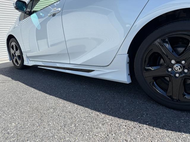 プリウス Ａツーリングセレクション・ブラックエディション　８インチディスプレイオーディオ　モデリスタエアロ　デジタルミラー　ＴＶ視聴　パノラミックビューモニター　シートヒーター　ＡＣ１００Ｖ　純正１７インチアルミホイール　レーダー　ＥＴＣ２．０　ドラレコ前後（30枚目）