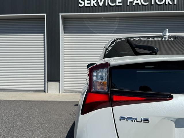 プリウス Ａツーリングセレクション・ブラックエディション　８インチディスプレイオーディオ　モデリスタエアロ　デジタルミラー　ＴＶ視聴　パノラミックビューモニター　シートヒーター　ＡＣ１００Ｖ　純正１７インチアルミホイール　レーダー　ＥＴＣ２．０　ドラレコ前後（32枚目）