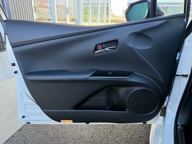 プリウス Ａツーリングセレクション・ブラックエディション　８インチディスプレイオーディオ　モデリスタエアロ　デジタルミラー　ＴＶ視聴　パノラミックビューモニター　シートヒーター　ＡＣ１００Ｖ　純正１７インチアルミホイール　レーダー　ＥＴＣ２．０　ドラレコ前後（41枚目）