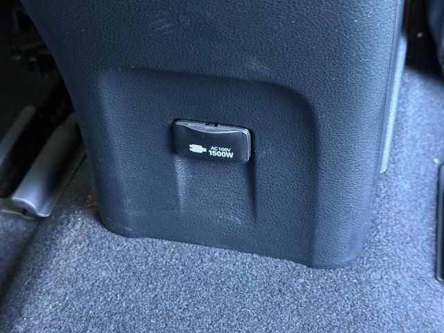 プリウス Ａツーリングセレクション・ブラックエディション　８インチディスプレイオーディオ　モデリスタエアロ　デジタルミラー　ＴＶ視聴　パノラミックビューモニター　シートヒーター　ＡＣ１００Ｖ　純正１７インチアルミホイール　レーダー　ＥＴＣ２．０　ドラレコ前後（50枚目）