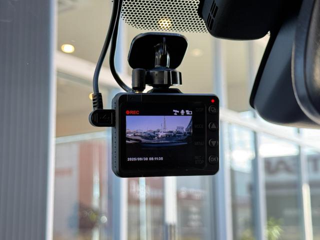 プリウス Ａツーリングセレクション・ブラックエディション　８インチディスプレイオーディオ　モデリスタエアロ　デジタルミラー　ＴＶ視聴　パノラミックビューモニター　シートヒーター　ＡＣ１００Ｖ　純正１７インチアルミホイール　レーダー　ＥＴＣ２．０　ドラレコ前後（64枚目）