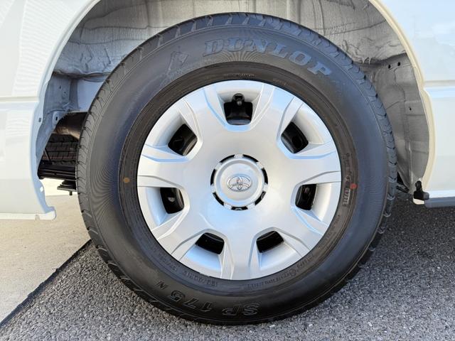 ハイエースバン 7インチナビ デジタルミラー 両側PWスライド パノラミックビュー 4WD バックカメラ TV ステアリングスイッチ 純正タイヤ プッシュスタート オートハイビーム スペアタイヤ 電動格納ミラー(9枚目)