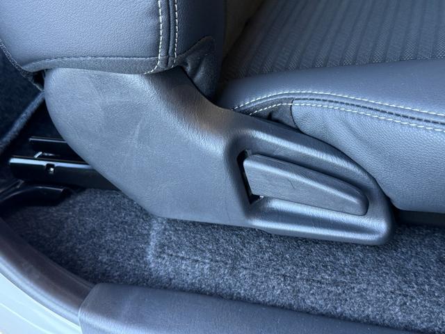 ハイエースバン 7インチナビ デジタルミラー 両側PWスライド パノラミックビュー 4WD バックカメラ TV ステアリングスイッチ 純正タイヤ プッシュスタート オートハイビーム スペアタイヤ 電動格納ミラー(41枚目)