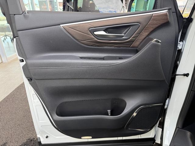 アルファードハイブリッド エグゼクティブラウンジ モデリスタエアロ グリルカバー ツインムーンルーフ デジタルインナーミラー ヘッドアップディスプレイ 13.2インチフリップダウンモニター 電動リアゲート ブラインドスポットモニター(44枚目)