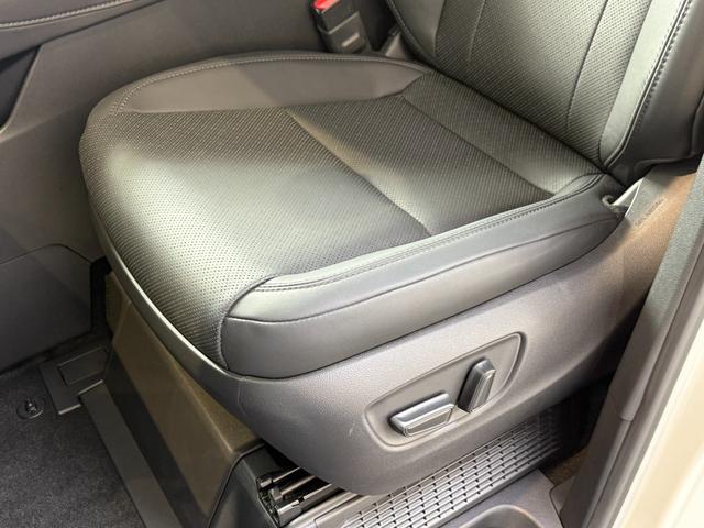 アルファードハイブリッド エグゼクティブラウンジ モデリスタエアロ グリルカバー ツインムーンルーフ デジタルインナーミラー ヘッドアップディスプレイ 13.2インチフリップダウンモニター 電動リアゲート ブラインドスポットモニター(49枚目)