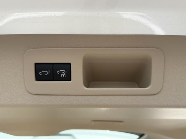 ランドクルーザー ＺＸ　ＪＢＬサウンド　リヤエンターシステム　クールボックス　空気圧センサー　リヤデフロック　ルーフレール　サンルーフ　寒冷地仕様　シートヒーター　シートクーラー　ヘッドアップディスプレイ　ドラレコ（39枚目）