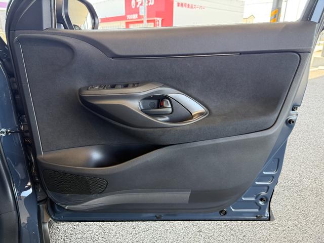 ヤリスクロス ハイブリッドZ ウルバーノ 2トーンカラー ブラインドスポットモニター パノラミックビューカメラ ビルトインETC AC100Vコンセント パワーバックドア パワーシート ステアリングヒーター オートハイビームシステム(40枚目)