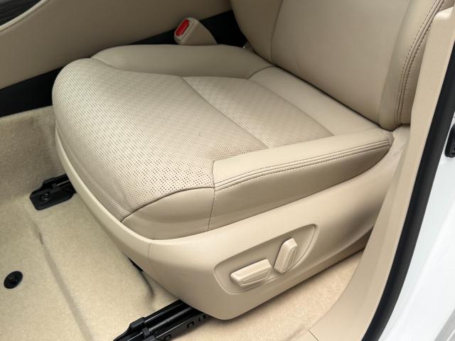 ランドクルーザー ＺＸ　ＪＢＬサウンド　リヤエンターシステム　クールボックス　空気圧センサー　リヤデフロック　ルーフレール　サンルーフ　寒冷地仕様　シートヒーター　シートクーラー　ヘッドアップディスプレイ　ドラレコ（48枚目）