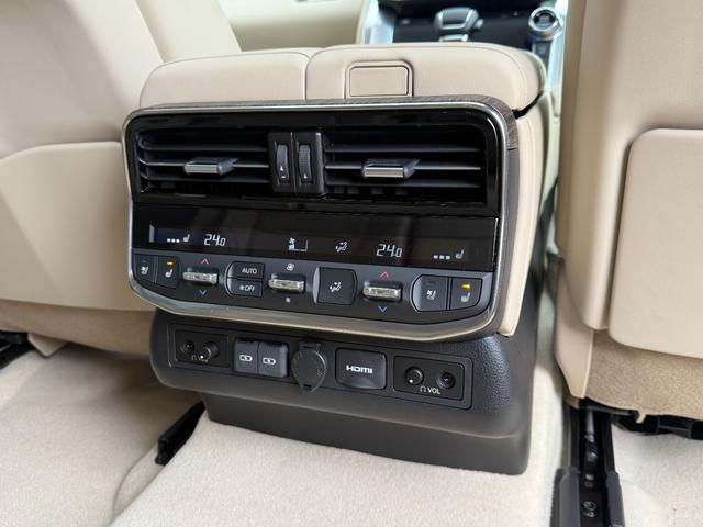 ランドクルーザー ＺＸ　ＪＢＬサウンド　リヤエンターシステム　クールボックス　空気圧センサー　リヤデフロック　ルーフレール　サンルーフ　寒冷地仕様　シートヒーター　シートクーラー　ヘッドアップディスプレイ　ドラレコ（56枚目）