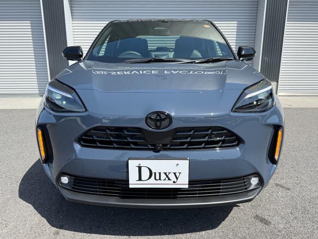 ヤリスクロス ハイブリッドＺ　ウルバーノ　２トーンカラー　ブラインドスポットモニター　パノラミックビューカメラ　ビルトインＥＴＣ　ＡＣ１００Ｖコンセント　パワーバックドア　パワーシート　ステアリングヒーター　オートハイビームシステム（9枚目）