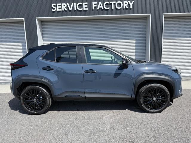 ヤリスクロス ハイブリッドＺ　ウルバーノ　２トーンカラー　ブラインドスポットモニター　パノラミックビューカメラ　ビルトインＥＴＣ　ＡＣ１００Ｖコンセント　パワーバックドア　パワーシート　ステアリングヒーター　オートハイビームシステム（11枚目）