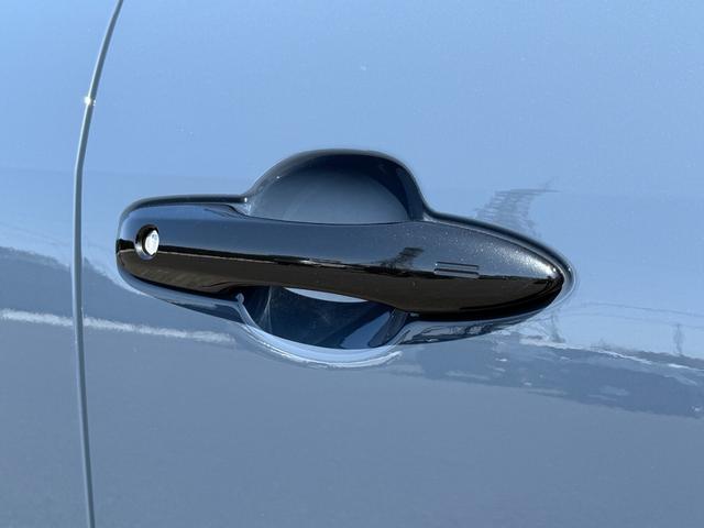 ヤリスクロス ハイブリッドＺ　ウルバーノ　２トーンカラー　ブラインドスポットモニター　パノラミックビューカメラ　ビルトインＥＴＣ　ＡＣ１００Ｖコンセント　パワーバックドア　パワーシート　ステアリングヒーター　オートハイビームシステム（24枚目）