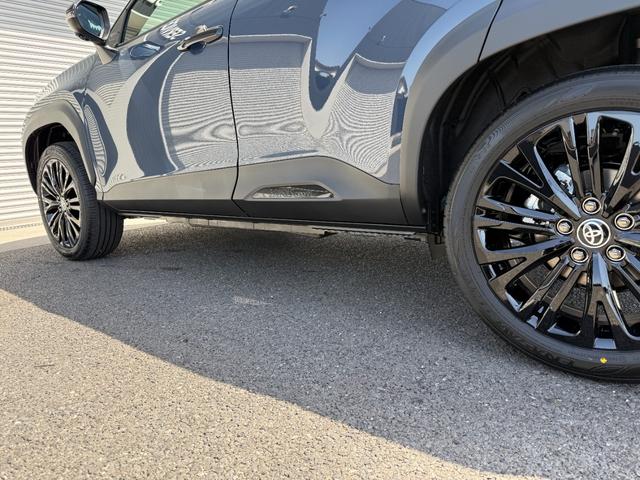 ヤリスクロス ハイブリッドＺ　ウルバーノ　２トーンカラー　ブラインドスポットモニター　パノラミックビューカメラ　ビルトインＥＴＣ　ＡＣ１００Ｖコンセント　パワーバックドア　パワーシート　ステアリングヒーター　オートハイビームシステム（27枚目）