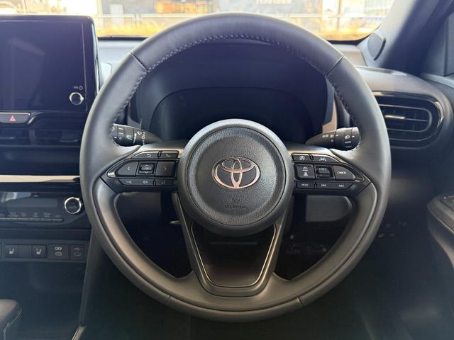 ヤリスクロス ハイブリッドＺ　ウルバーノ　２トーンカラー　ブラインドスポットモニター　パノラミックビューカメラ　ビルトインＥＴＣ　ＡＣ１００Ｖコンセント　パワーバックドア　パワーシート　ステアリングヒーター　オートハイビームシステム（52枚目）