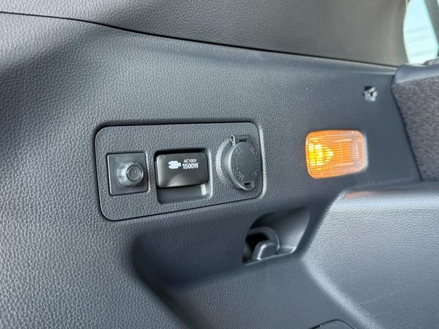 ヤリスクロス ハイブリッドＺ　ウルバーノ　２トーンカラー　ブラインドスポットモニター　パノラミックビューカメラ　ビルトインＥＴＣ　ＡＣ１００Ｖコンセント　パワーバックドア　パワーシート　ステアリングヒーター　オートハイビームシステム（66枚目）