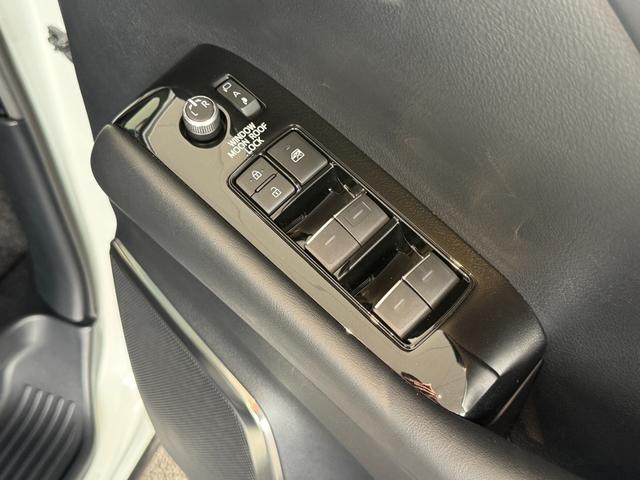 アルファード ２．５Ｓ　Ｃパッケージ　ツインムーンルーフ　アルパインナビ　モデリスタエアロ　デジタルミラー　ブラインドスポットモニター　後席モニター　ＥＴＣ　純正１８ＡＷ　パワーバックドア　パワースライド　シートヒーター＆シートクーラー（35枚目）