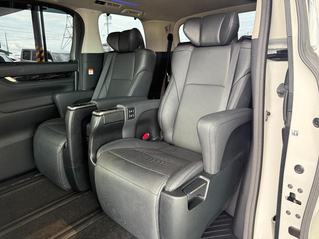 アルファード ２．５Ｓ　Ｃパッケージ　ツインムーンルーフ　アルパインナビ　モデリスタエアロ　デジタルミラー　ブラインドスポットモニター　後席モニター　ＥＴＣ　純正１８ＡＷ　パワーバックドア　パワースライド　シートヒーター＆シートクーラー（44枚目）