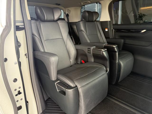 アルファード ２．５Ｓ　Ｃパッケージ　ツインムーンルーフ　アルパインナビ　モデリスタエアロ　デジタルミラー　ブラインドスポットモニター　後席モニター　ＥＴＣ　純正１８ＡＷ　パワーバックドア　パワースライド　シートヒーター＆シートクーラー（45枚目）