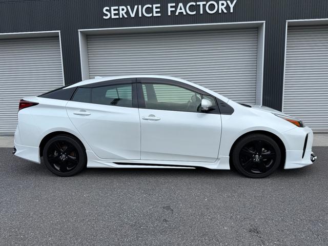 プリウス Ｓツーリングセレクション・ブラックエディション　８インチディスプレイオーディオ　モデリスタエアロ　ＴＶ視聴　パノラミックビューモニター　シートヒーター　ＡＣ１００Ｖ　純正１７インチアルミホイール　クルーズコントロール　ＥＴＣ２．０　ドラレコ」前後（8枚目）