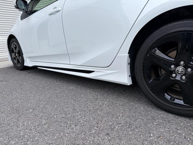 プリウス Ｓツーリングセレクション・ブラックエディション　８インチディスプレイオーディオ　モデリスタエアロ　ＴＶ視聴　パノラミックビューモニター　シートヒーター　ＡＣ１００Ｖ　純正１７インチアルミホイール　クルーズコントロール　ＥＴＣ２．０　ドラレコ」前後（24枚目）