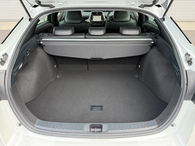 プリウス Ｓツーリングセレクション・ブラックエディション　８インチディスプレイオーディオ　モデリスタエアロ　ＴＶ視聴　パノラミックビューモニター　シートヒーター　ＡＣ１００Ｖ　純正１７インチアルミホイール　クルーズコントロール　ＥＴＣ２．０　ドラレコ」前後（32枚目）