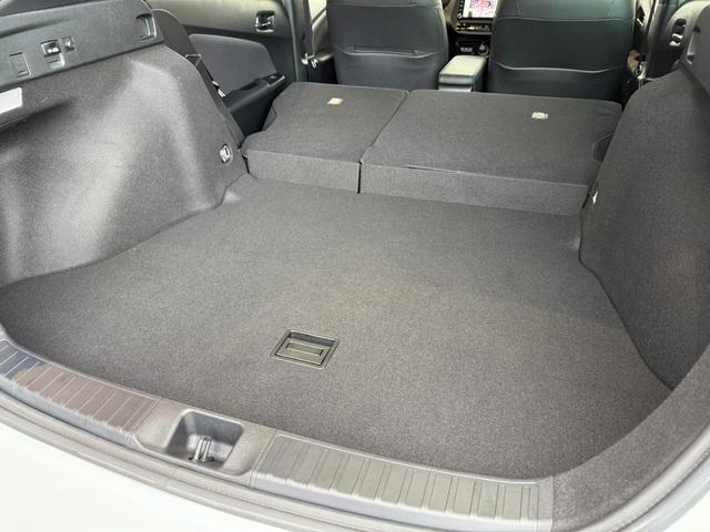 プリウス Ｓツーリングセレクション・ブラックエディション　８インチディスプレイオーディオ　モデリスタエアロ　ＴＶ視聴　パノラミックビューモニター　シートヒーター　ＡＣ１００Ｖ　純正１７インチアルミホイール　クルーズコントロール　ＥＴＣ２．０　ドラレコ」前後（33枚目）