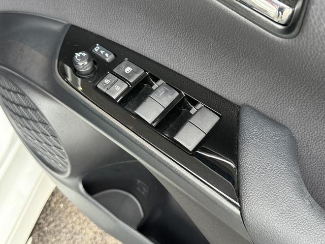 プリウス Ｓツーリングセレクション・ブラックエディション　８インチディスプレイオーディオ　モデリスタエアロ　ＴＶ視聴　パノラミックビューモニター　シートヒーター　ＡＣ１００Ｖ　純正１７インチアルミホイール　クルーズコントロール　ＥＴＣ２．０　ドラレコ」前後（36枚目）