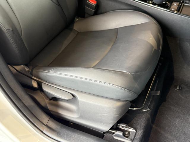 プリウス Ｓツーリングセレクション・ブラックエディション　８インチディスプレイオーディオ　モデリスタエアロ　ＴＶ視聴　パノラミックビューモニター　シートヒーター　ＡＣ１００Ｖ　純正１７インチアルミホイール　クルーズコントロール　ＥＴＣ２．０　ドラレコ」前後（39枚目）