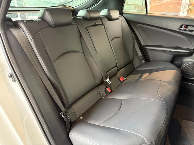 プリウス Ｓツーリングセレクション・ブラックエディション　８インチディスプレイオーディオ　モデリスタエアロ　ＴＶ視聴　パノラミックビューモニター　シートヒーター　ＡＣ１００Ｖ　純正１７インチアルミホイール　クルーズコントロール　ＥＴＣ２．０　ドラレコ」前後（44枚目）