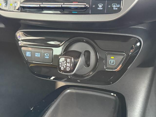 プリウス Ｓツーリングセレクション・ブラックエディション　８インチディスプレイオーディオ　モデリスタエアロ　ＴＶ視聴　パノラミックビューモニター　シートヒーター　ＡＣ１００Ｖ　純正１７インチアルミホイール　クルーズコントロール　ＥＴＣ２．０　ドラレコ」前後（57枚目）